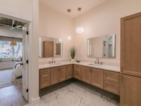 1140  Cedar Hill Avenue , Dallas Texas 75208
