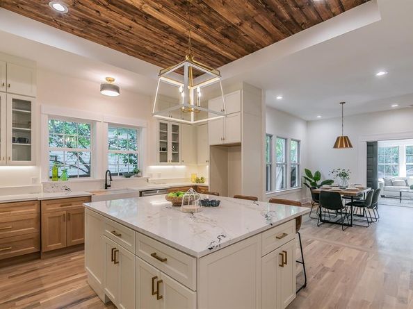 1140  Cedar Hill Avenue , Dallas Texas 75208