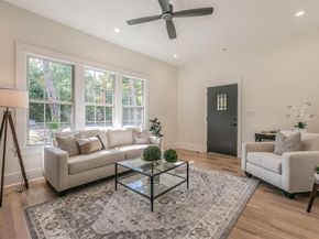 1140  Cedar Hill Avenue , Dallas Texas 75208