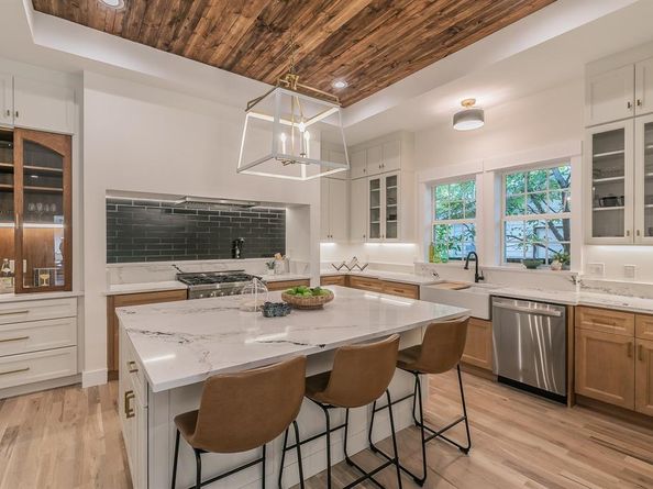 1140  Cedar Hill Avenue , Dallas Texas 75208