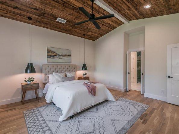 1140  Cedar Hill Avenue , Dallas Texas 75208