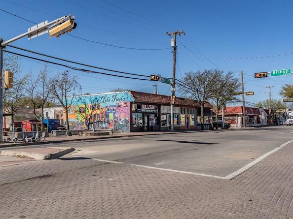 1140  Cedar Hill Avenue , Dallas Texas 75208