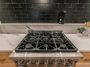 1140  Cedar Hill Avenue , Dallas Texas 75208