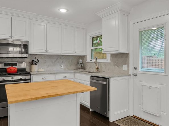 10132  Baronne Circle , Dallas Texas 75218