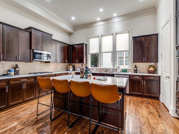 2171  Helsminster Drive , Dallas Texas 75201