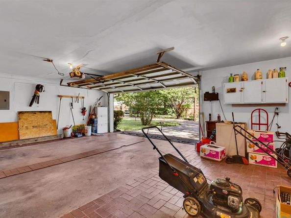 827  Green Hill Road , Dallas Texas 75232