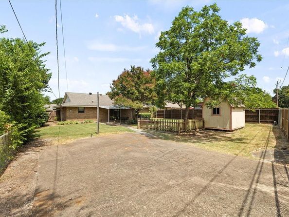 11114  Quail Run Street , Dallas Texas 75238