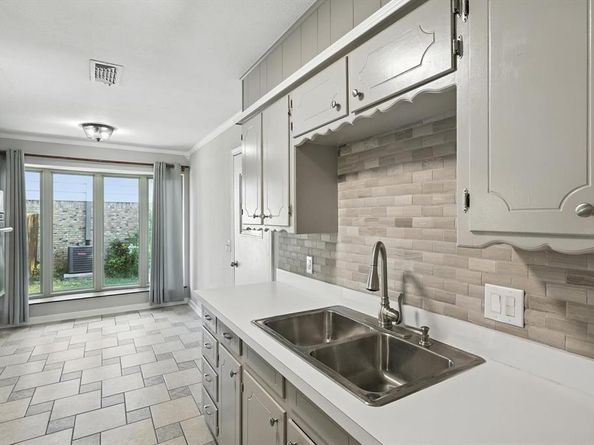 1028  Bryant Street , Benbrook Texas 76126
