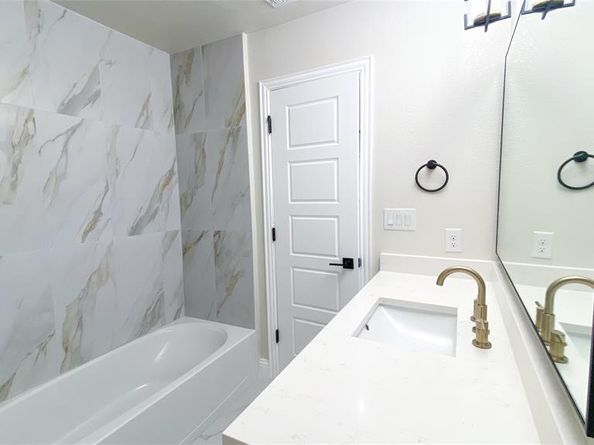 2838 W Kiest Boulevard , Dallas Texas 75233