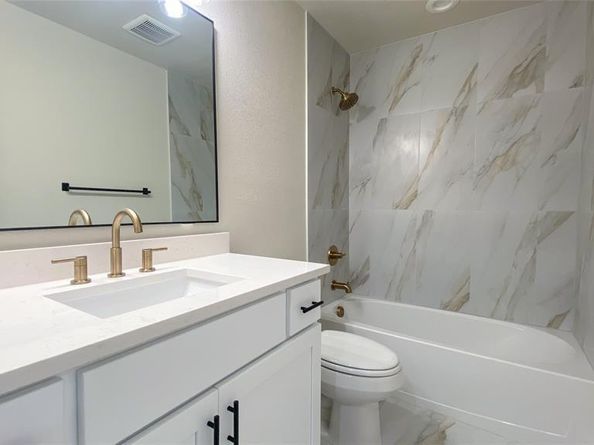 2838 W Kiest Boulevard , Dallas Texas 75233