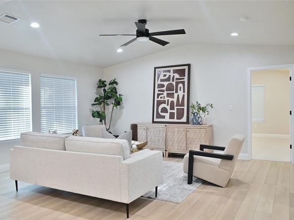 2838 W Kiest Boulevard , Dallas Texas 75233