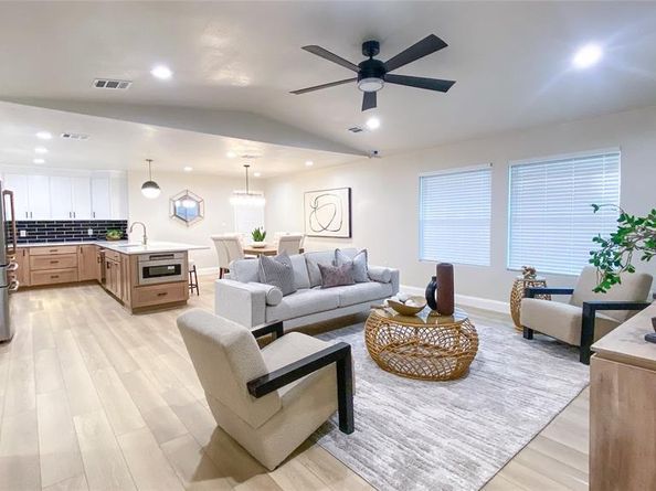 2838 W Kiest Boulevard , Dallas Texas 75233