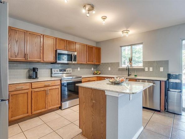 1303  Red Deer Way , Arlington Texas 76002