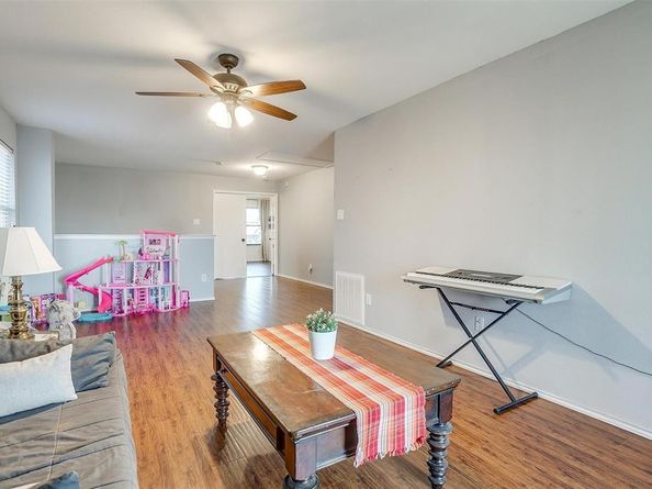 1303  Red Deer Way , Arlington Texas 76002