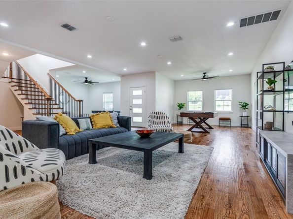 1000  Cameron Avenue , Dallas Texas 75223