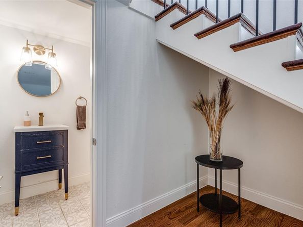 1000  Cameron Avenue , Dallas Texas 75223
