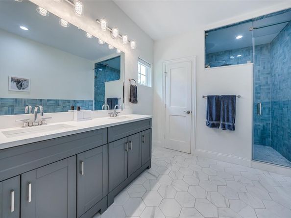1000  Cameron Avenue , Dallas Texas 75223