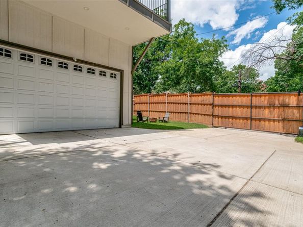 1000  Cameron Avenue , Dallas Texas 75223