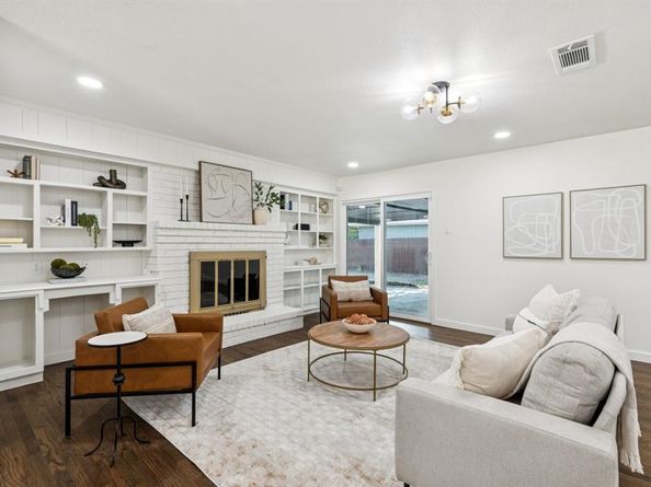 5509  Enchanted Lane , Dallas Texas 75227