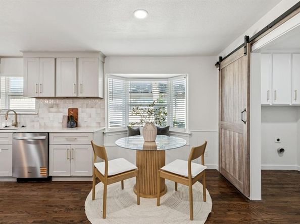 5509  Enchanted Lane , Dallas Texas 75227