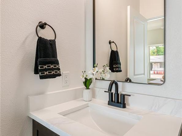 13325  Bee Street  302, Farmers Branch Texas 75234