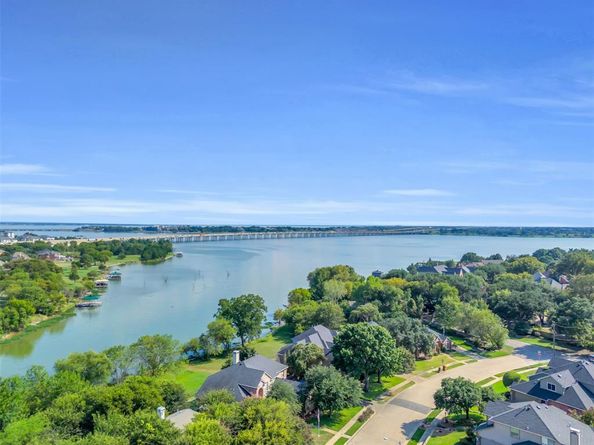 4301  Vista Creek Drive , Rowlett Texas 75088