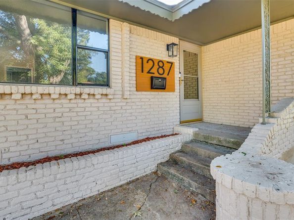 1287  Whispering Trail , Dallas Texas 75241