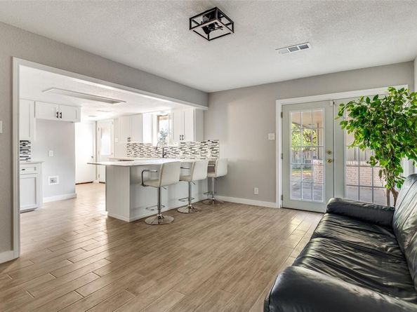 1287  Whispering Trail , Dallas Texas 75241