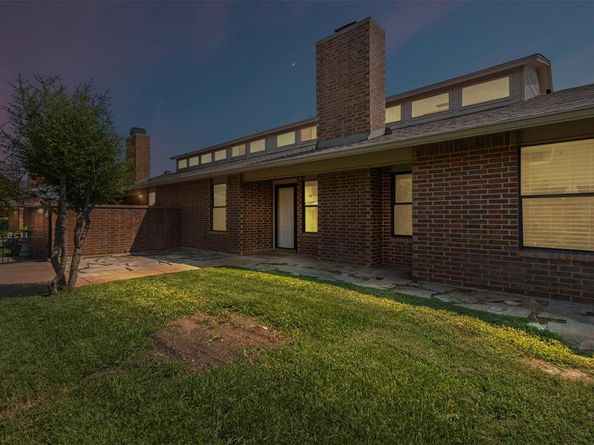 1125  Forest Creek Street , Benbrook Texas 76126