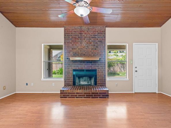 1125  Forest Creek Street , Benbrook Texas 76126