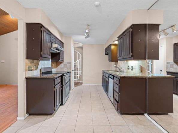 1125  Forest Creek Street , Benbrook Texas 76126