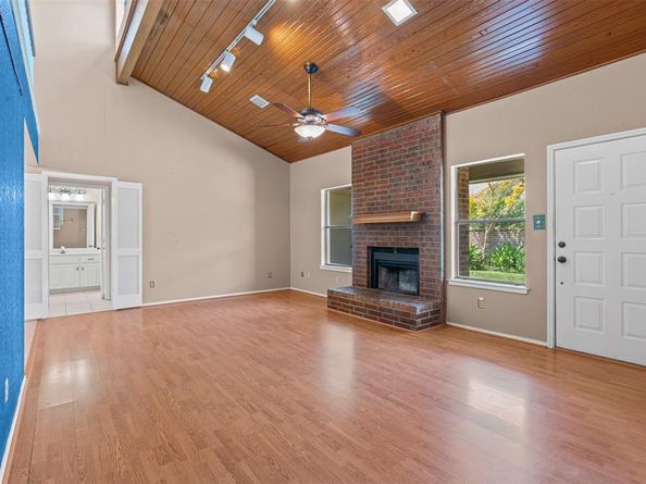 1125  Forest Creek Street , Benbrook Texas 76126