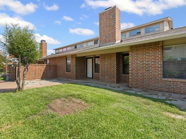 1125  Forest Creek Street , Benbrook Texas 76126