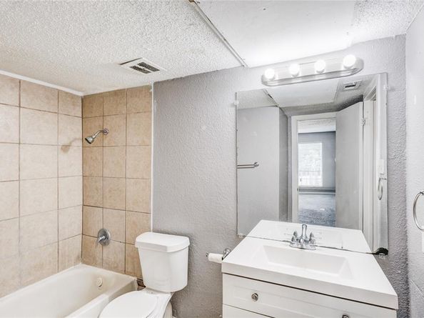 5057  Ridglea Lane  1111, Fort Worth Texas 76116