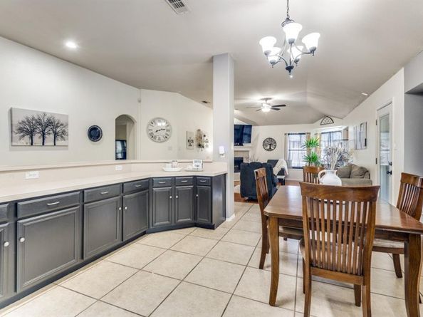 632  Crestview Court , Saginaw Texas 76179