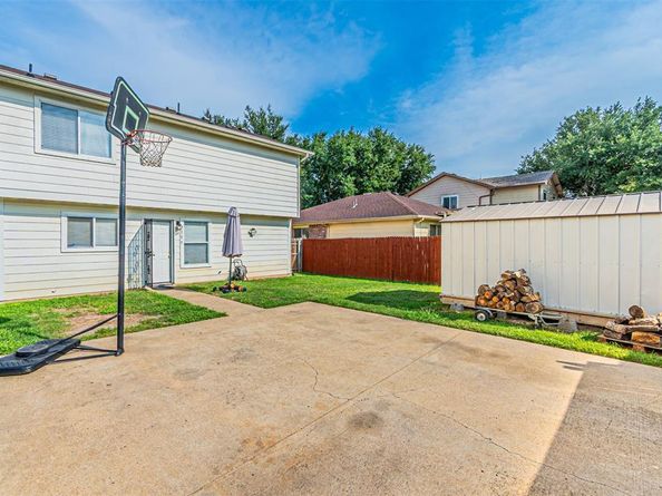 2355  Summit Lane , Dallas Texas 75227