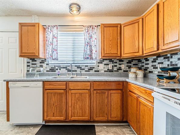 2355  Summit Lane , Dallas Texas 75227