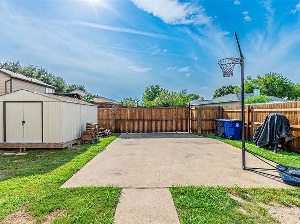 2355  Summit Lane , Dallas Texas 75227