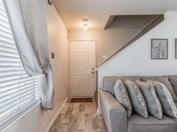 2355  Summit Lane , Dallas Texas 75227