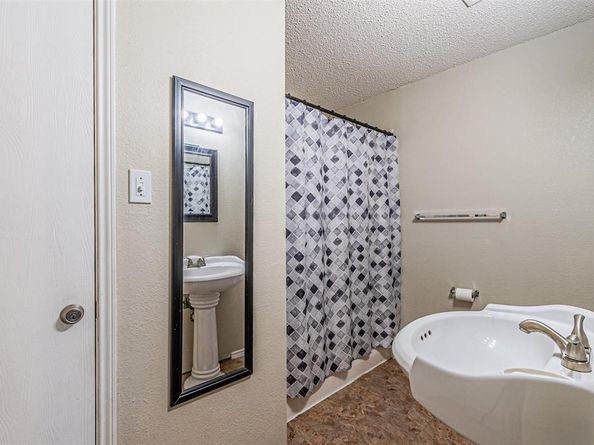 2355  Summit Lane , Dallas Texas 75227