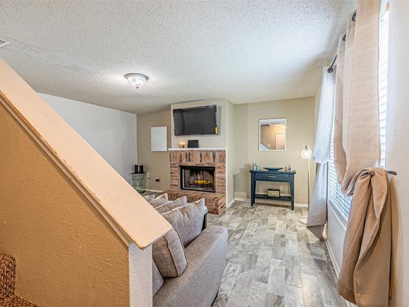 2355  Summit Lane , Dallas Texas 75227