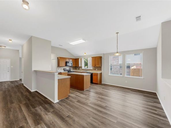 1326  Pennsylvania Avenue , Lancaster Texas 75134