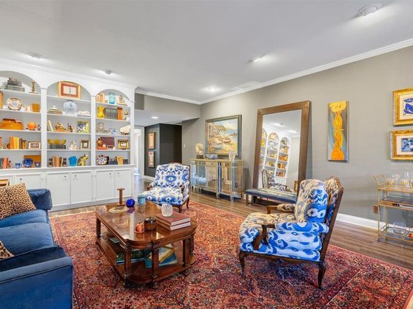 6126  Averill Way  203W, Dallas Texas 75225