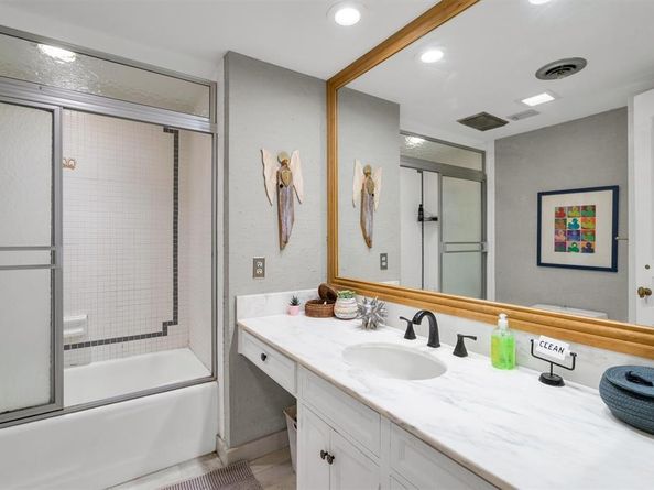 6126  Averill Way  203W, Dallas Texas 75225