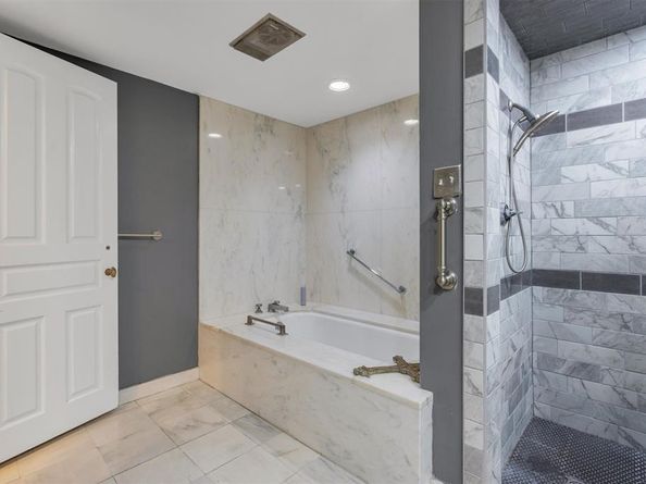 6126  Averill Way  203W, Dallas Texas 75225