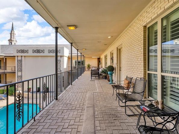 6126  Averill Way  203W, Dallas Texas 75225