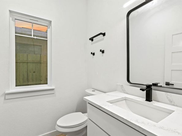 2230  Hooper Street , Dallas Texas 75215