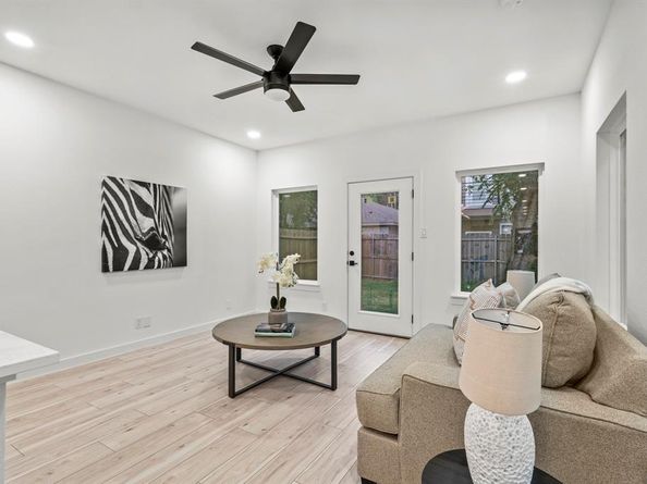 2230  Hooper Street , Dallas Texas 75215