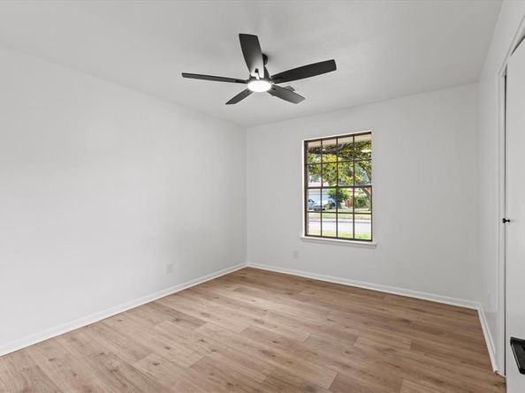 1423  Misty Glen Lane , Dallas Texas 75232