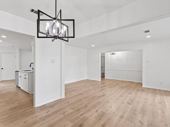 1423  Misty Glen Lane , Dallas Texas 75232